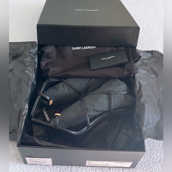 Saint Laurent Date 110 Leather Sandal in black - Picture 14 of 16